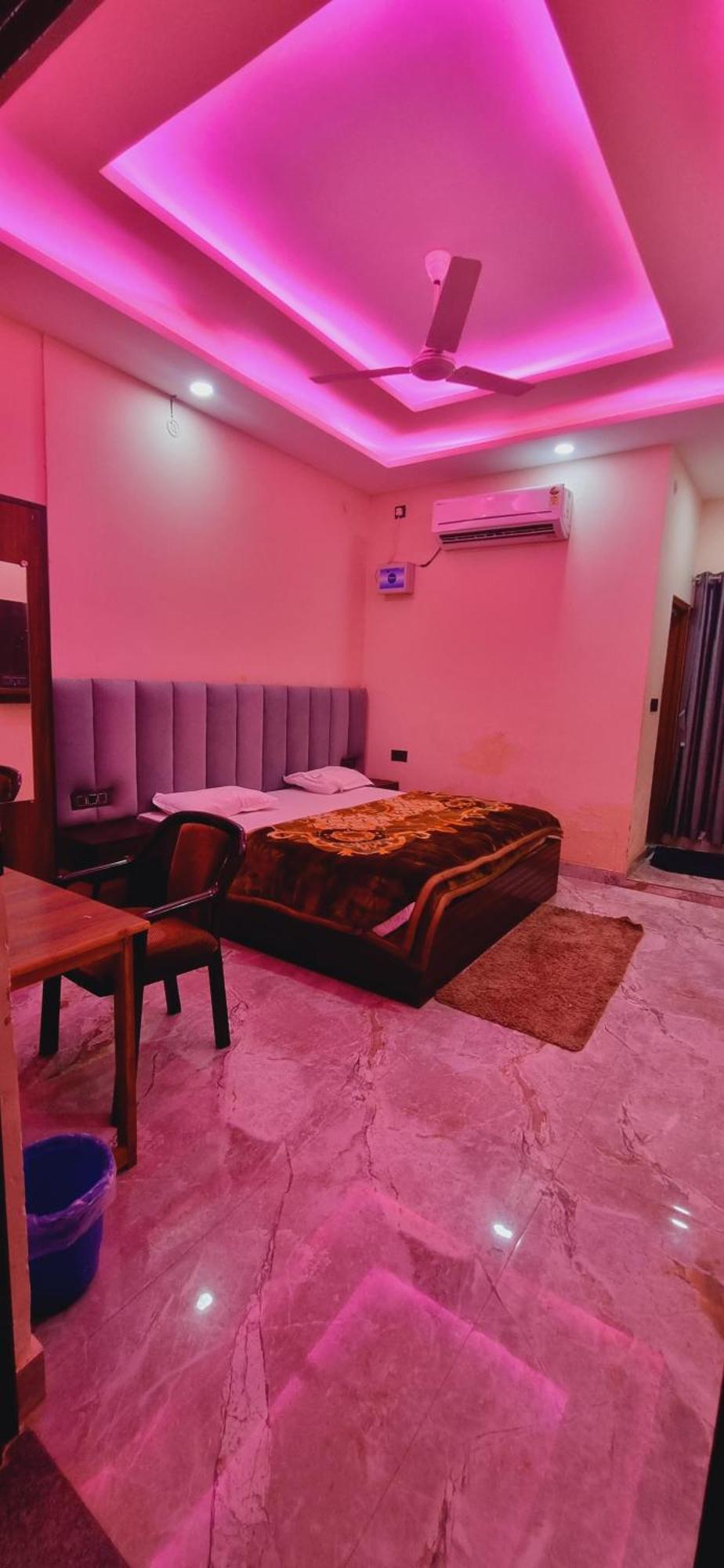 Surya Palace Ayodhya Extérieur photo